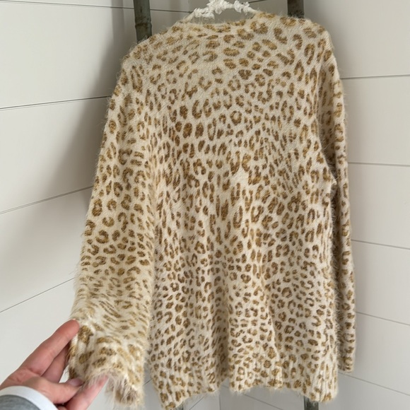 Beautiful Cardigan Goldfish Tan leopard print on cream angora. Size Large - Picture 7 of 7